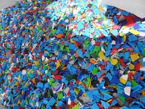 Fragmentos de Resina Plástica HDPE Reciclada, 99% Pura, Hojuelas Azules Transparentes, Material de Polietileno de Alta Densidad para Inyección - Product Image 2
