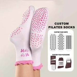 Chaussettes personnalisées pour femmes, chaussettes de Pilates antidérapantes, design à volants, chaussettes de yoga antidérapantes, logo brodé mignon pour le sport et la remise en forme - Product Image 1