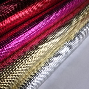 Tela Metálica Brillante <span class=keywords><strong>Roja</strong></span> <span class=keywords><strong>Liverpool</strong></span> de Poliéster con Burbujas para Confección de Prendas y Manualidades para Niñas - Elástica y Resistente a las Arrugas - Product Image 1