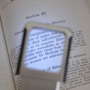 B2B Exclusive Mini LED Magnifier, <b>Slide</b> Out Pocket Magnifying Glass, High Quality Lens for All Detailed Viewing - Product Image 6