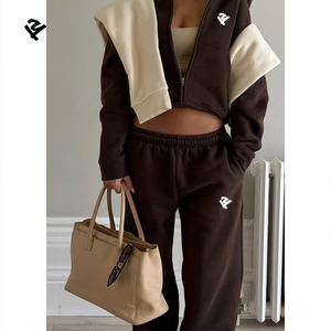 Completo da <span class=keywords><strong>Donna</strong></span> Autunno Inverno 2025 di Tendenza, Abbigliamento Femminile all'Ingrosso, Completo Due Pezzi di Alta Qualità con Pantaloni della Tuta e Felpa con Cappuccio - Product Image 2