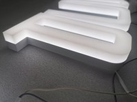 YIJIAO Lettre lumineuse en acrylique personnalisée, éblouissante, avec face et éclairage LED partiel pour affichage publicitaire