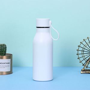 Poignée en silicone personnalisée pour bouteille isotherme à col étroit, accessoire de préhension extensible fourni directement par l'usine de fabrication - Product Image 1