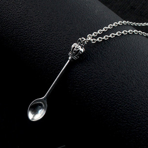<span class=keywords><strong>Alice</strong></span> Crown Mini cuchara colgante Vintage inspirado Tiara llavero joyería regalo para mujeres niñas collar encanto bolsa accesorio - Product Image 3