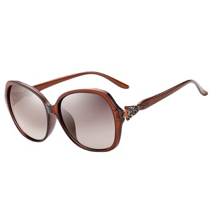 Veithdia Gafas de sol polarizadas para mujer UV400 tipo 3 con lentes TAC y montura de plástico y metal para conducir, pescar, moda - Product Image 5