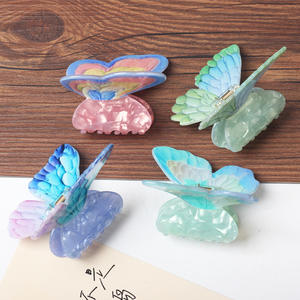 Juego de Pinzas para el Cabello con Mariposas y Tiburones Pintados a Mano en Acrílico - Accesorios Artísticos y Elegantes para el Cabello para Mujeres y Niñas - Product Image 6