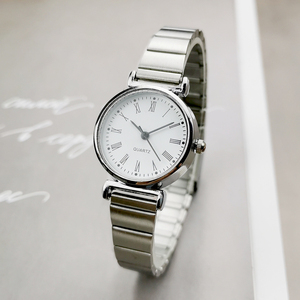 Nuevo reloj para mujer con mini esfera sofisticada y correa de acero estilo bambú retro. - Product Image 1