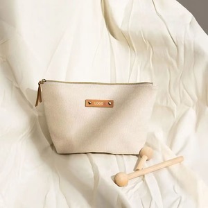 Elegante Borsa Cosmetica Impermeabile <span class=keywords><strong>da</strong></span> <span class=keywords><strong>Viaggio</strong></span> per <span class=keywords><strong>Donna</strong></span>, Pochette Naturale con Nappe in Seta e Motivo a Lettere - Product Image 6