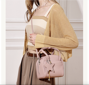 กระเป๋าหนังแท้ AndoBag รุ่นใหม่ แฟชั่นทรงสี่เหลี่ยมเล็ก กระเป๋าสะพายไหล่สำหรับผู้หญิง สาวๆ ใช้เดินทาง สะพายข้าง สะพายเฉียง ใช้ได้ทุกวัน - Product Image 2
