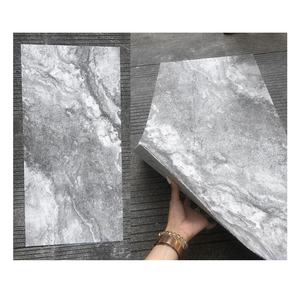 Revêtement mural en pierre flexible de luxe, effet marbre gris sans joint pour des colonnes intérieures spectaculaires - Product Image 1