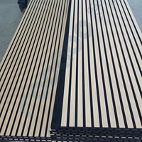 Panneaux acoustiques décoratifs en bois à lattes pour isolation phonique, prix compétitif, vente en gros Chine, pour bureaux et hôtels