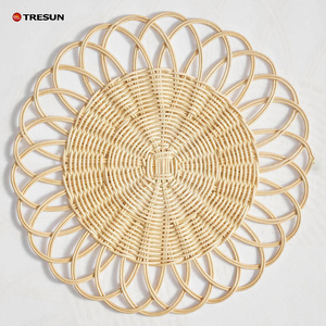 Grand set de table en rotin tressé naturel pour la décoration d'anniversaire et de célébration - Product Image 1