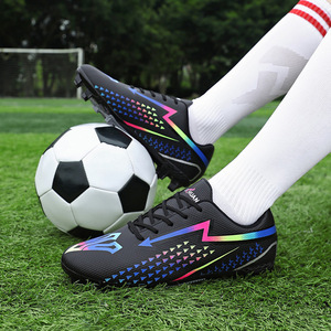 Nouvelles chaussures de football antidérapantes à <span class=keywords><strong>crampons</strong></span> longs pour enfants, chaussures de sport pour hommes adultes, chaussures de sport unisexes pour jeunes, chaussures athlétiques en PVC - Product Image 4