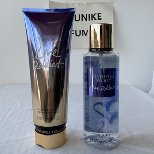 ชุดน้ำหอมและโลชั่น Love Addict <span class=keywords><strong>ก</strong></span>ลิ่นดอ<span class=keywords><strong>ก</strong></span>ไม้ ยี่ห้อ Victoria Secret ของแท้ น้ำหอมสำหรับผู้หญิง ขายส่ง - Product Image 1