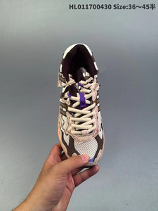 2025รองเท้ากีฬาสไตล์วินเทจสำหรับผู้ชายและผู้หญิง, รองเท้ามีเชือกผูกติดหมีสตรอเบอร์รี่สีขาวใบโคลเวอร์รุ่นสูงสำหรับฤดูหนาว - Product Image 6