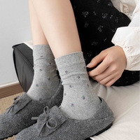 Chaussettes florales douces d'automne, chaussettes mi-mollet en coton pour femmes, chaussettes sans couture et polyvalentes