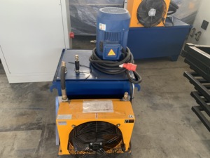 High Productivity New Type <strong>C</strong> <strong>Shape</strong> <strong>Roll</strong> <strong>Forming</strong> <strong>Machine</strong> with PLC &amp; Motor for <strong>C</strong> <strong>Purlin</strong> CZ Steel - Product Image 5