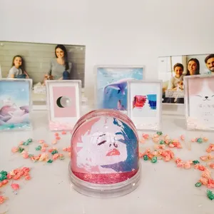 การออกแบบที่ทันสมัยผู้ผลิตรอบ MINI Heart Shape Glitter อะคริลิค Water Filled Snow Globe กรอบรูป