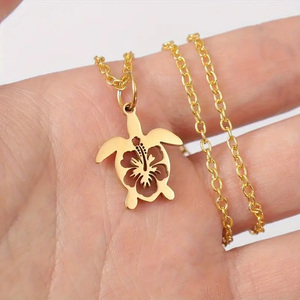 Venta al por mayor 2026: Collar de moda de acero inoxidable con diseño de tortuga y colgante de flor hueca, gran oferta - Product Image 6