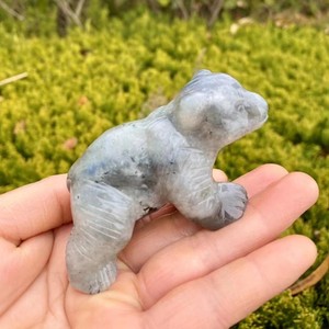Oso Polar Tallado a Mano en Cristal - Souvenir de Piedras Naturales con Propiedades Curativas - Product Image 6