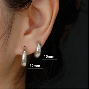 <span class=keywords><strong>Orecchini</strong></span> a Cerchio Piccoli e Spessi in <span class=keywords><strong>Argento</strong></span> Sterling 925 Minimalista per Donne - Product Image 1