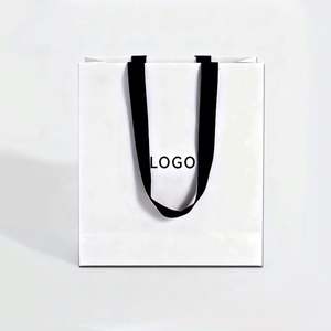 Bolsa de Papel Kraft de Lujo para Compras, con Logotipo Personalizado Impreso, Diseño Ecológico, Asas de Cinta Reciclables - Product Image 1