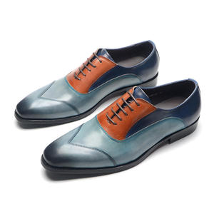 Zapatos negros cosidos a mano, personalizados y a la moda para hombre, zapatos de cuero vacuno hechos a mano, zapatos de vestir y Oxford azules casuales. - Product Image 2
