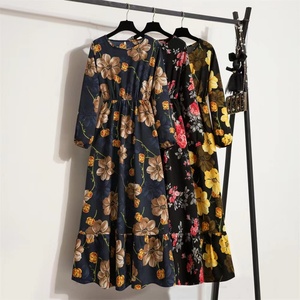 เสื้อผ้าแบรนด์ Tt ลดราคา เสื้อยืดลำลองสำหรับผู้หญิง จัดส่งแบบสุ่ม เสื้อผ้าแบรนด์สต็อกจำนวนมาก แพ็คผสมสำหรับผู้หญิง - Product Image 3