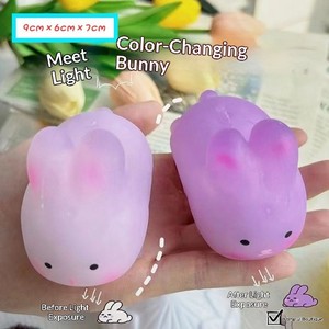 Juguete de Fresa Grande que Cambia de Color y Brilla en la Oscuridad - Juguete Creativo Antiestrés para Adultos, Venta al Por Mayor - Product Image 4