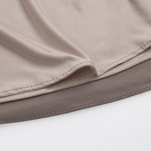 Hijab Istantaneo Lungo in Jersey Liquido, Traspirante ed Elastico con Bottone Nascosto, Sciarpa Etnica alla Moda per Donne - Product Image 6