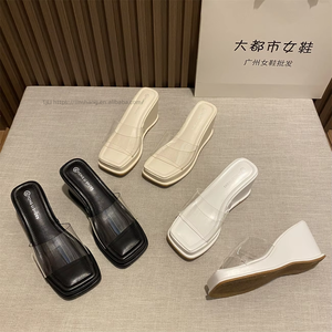 Vente en gros d'usine : Chaussures pour femmes (talons hauts, mules, sandales compensées, tongs, sandales) - Product Image 1