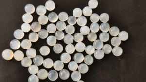 ผู้ผลิตหินมูนสโตนทรงคาโบชองคุณภาพสูง ขนาด 3 มม.-20 มม. สีขาว คริสตัลธรรมชาติ สำหรับทำเครื่องประดับ DIY - Product Image 5