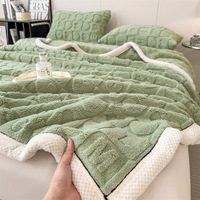 Couverture de sieste chaude en polaire épaissie chaude couverture à carreaux coeur doux pour l'hiver de la literie