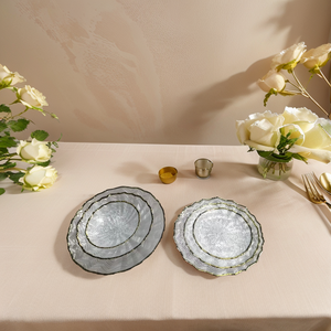 Assiettes de présentation en verre argenté de 13 pouces avec un design rond élégant et un motif personnalisé pour les événements festifs, mariages et services de table. - Product Image 4