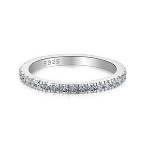 Bague d'éternité Dylam Fine Fashion en argent sterling 925 plaqué rhodium, entièrement sertie de pierres de moissanite 0,525 ct D VVS1 pour femmes - Product Image 1