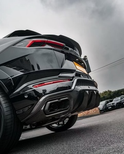 ชุดแต่งคาร์บอนไฟเบอร์สไตล์ UB สำหรับ Lamborghini Urus S สภาพใหม่  ลิ้นกันชนหน้า ดิฟฟิวเซอร์ สปอยเลอร์ ชุดแต่งไวด์บอดี้ อัพเกรด UB - Product Image 2