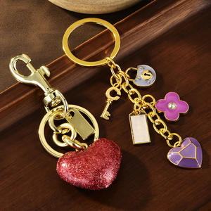 2025 alta calidad lujo Retro nuevo bolso colgante bolso de Mujer Accesorios exquisita llave de coche al por mayor Metal amor llavero - Product Image 5