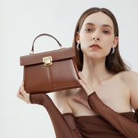 Nouveau style fermoir fer à cheval pour sac en cuir véritable, style rétro européen-américain, pour le travail et les trajets quotidiens, texture haut de gamme, polyester
