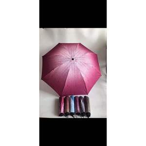 Paraguas Manual Plegable de Tres Secciones al por Mayor, Poliéster, 8 Varillas, Colores Surtidos, Modelo 725 para Lluvia - Product Image 1