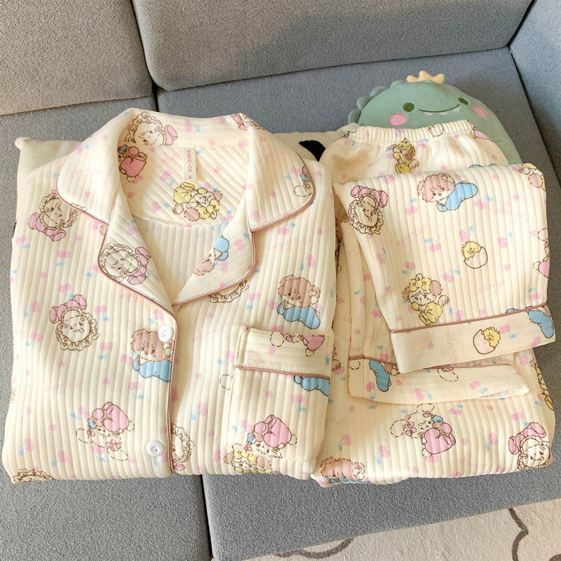 ลายสีเหลืองอ่อนและสีชมพู