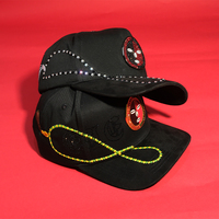 Nueva Gorra de Béisbol de 5 Paneles con Bordado Personalizado, Visera de Gamuza, Parche Metálico con Diseño de Cadena y Pedrería