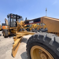 Niveleuse Caterpillar 140H d'occasion, 185 CV, lame de 12 pieds, ripper arrière, modèle 2024, 14700 kg, pour travaux routiers et maintenance, en bon état