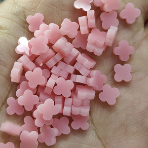 Gemas sueltas de trébol de cuatro hojas rosa sintético y turquesa para la fabricación de joyas, collares y pulseras. - Product Image 2