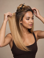Vente en gros de postiches synthétiques lisses à clipser de 22 pouces, extensions de cheveux longs et soyeux pour femmes, usage quotidien