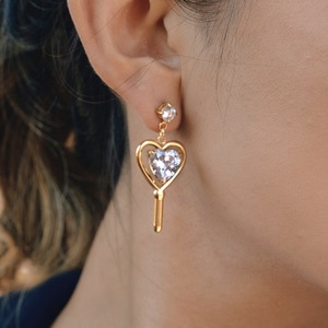 Orecchini a perno con lucchetto e chiave a cuore in acciaio inossidabile 316L color oro, con zirconi cubici a cuore grande, gioielli minimalisti ipoallergenici - Product Image 3