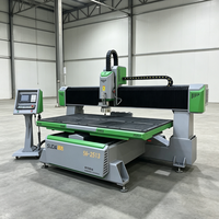 Machine de gravure CNC, machine CNC 1300*2500mm, adaptée aux ateliers de publicité, avec une production rapide et fiable