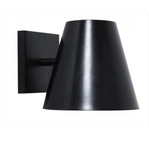 Lámpara de Pared de Hierro de Color Negro Mate de Tamaño Pequeño para Decoración Interior de Suite de Lujo en Hoteles - Product Image 1