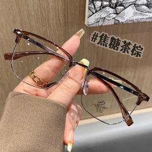 Gafas Ópticas Unisex de Media Montura TR de Aleación 31012, Montura Negra Cuadrilátera, Puente Mediano, Lentes de PC, Origen Taizhou - Product Image 3