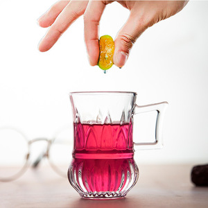 Gobelets en verre transparent gaufré de luxe classiques à succès avec poignée pour boire du thé, du jus, du café - Écologiques et compatibles lave-vaisselle - Product Image 4