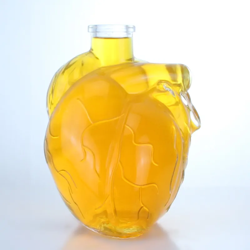 Garrafa de licor de vidro em forma de coração para whisky vodka conhaque com tampa de cortiça